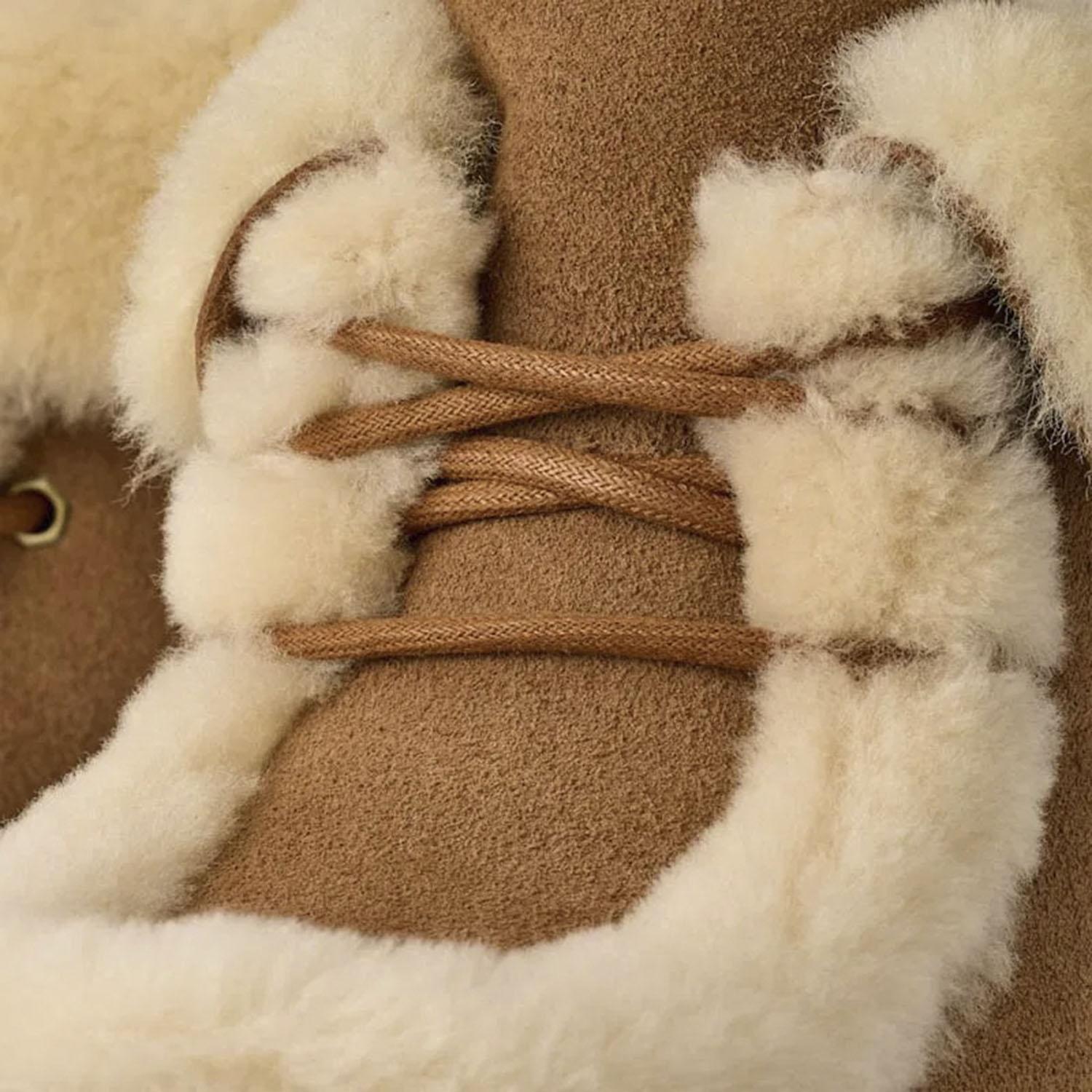 Stivali Classic Esmee Lace Up in pelle scamosciata 1171532 CHE UGG 