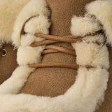 Stivali Classic Esmee Lace Up in pelle scamosciata 1171532 CHE UGG 