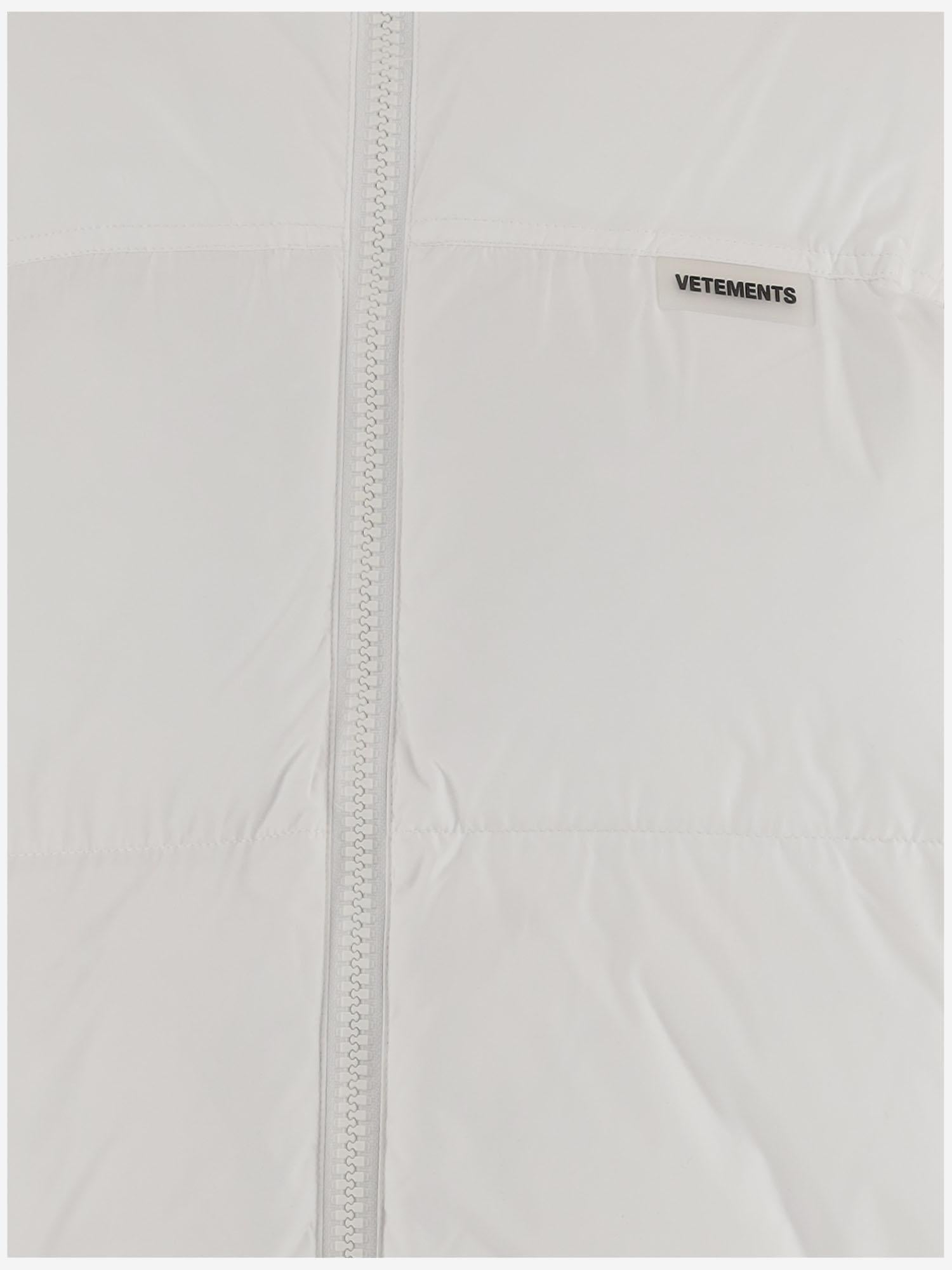 PIUMINO IMBOTTITO IN NYLON CON LOGO UE54JA660W WHITE VETEMENTS 