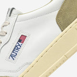 SNEAKERS MEDALIST LOW IN PELLE AULMFT06 SOFLEASUEWHTGREYGN AUTRY 
