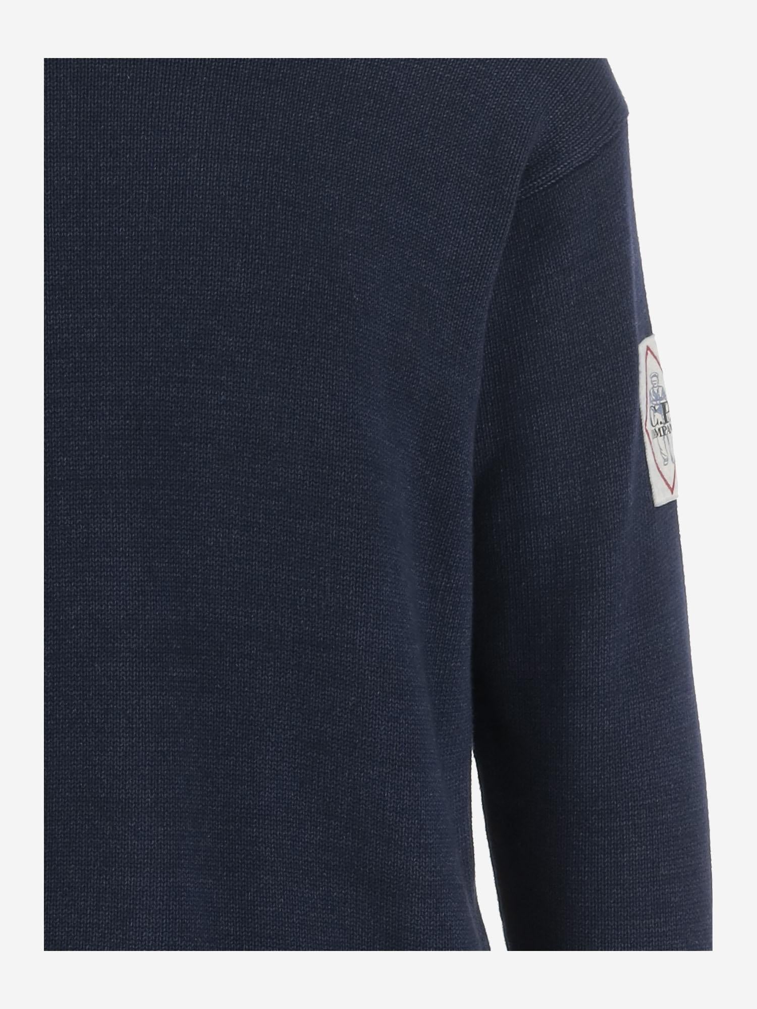 MAGLIONE IN COTONE CON LOGO 19CMKN193A 110330A886 CP COMPANY 