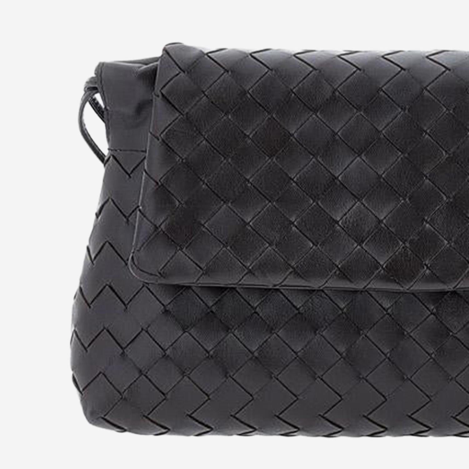 BORSA POUCH GIORNO IN PELLE 857657 V3IV02132 BOTTEGA VENETA 