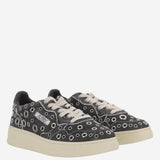 SNEAKERS IN CAMOSCIO CON OCCHIELLI METALLICI AULWTF01 SUEHOLBLKSILV AUTRY 