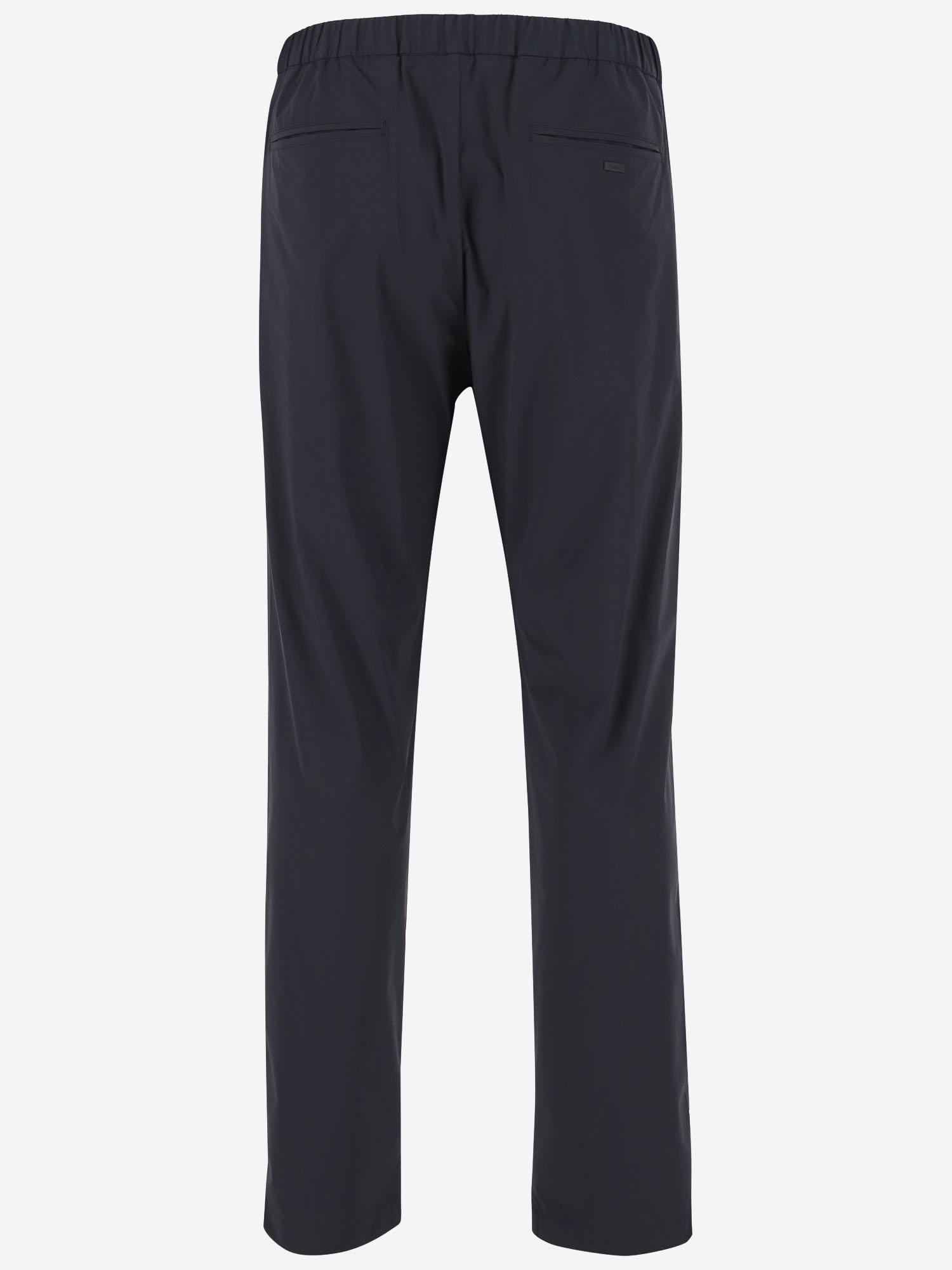 PANTALONI IN TESSUTO TECNICO STRETCH PT000077U 12691Z9201 HERNO 