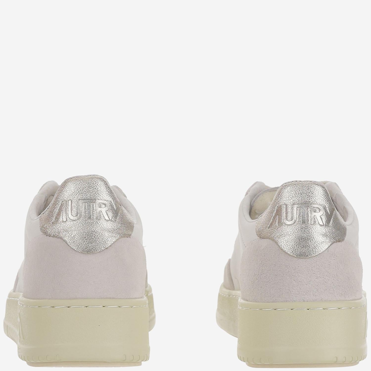 SNEAKERS MEDALIST LOW IN PELLE<BR/> AULWNU01 WHTWHT AUTRY 