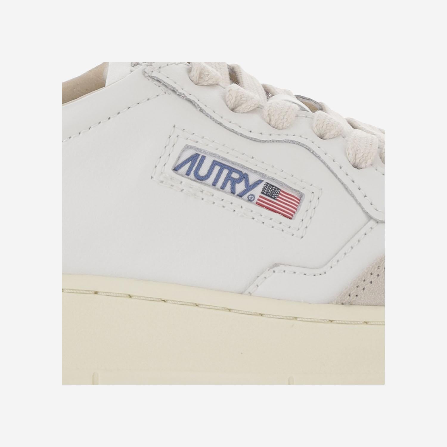 SNEAKERS MEDALIST LOW IN PELLE AULWLS28 LEATSUEDEWHTBLUE AUTRY 