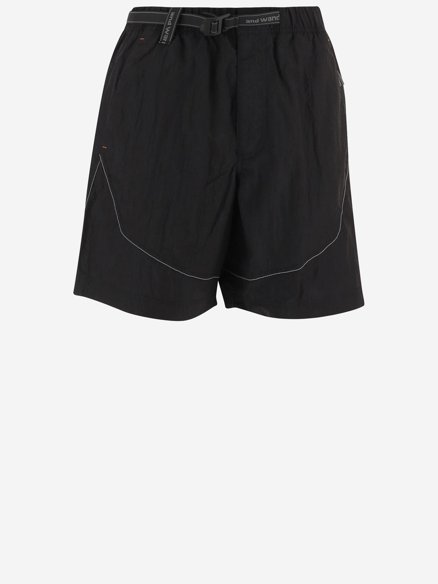 PANTALONI CORTI IN NYLON 5746182511 010 AND WANDER 