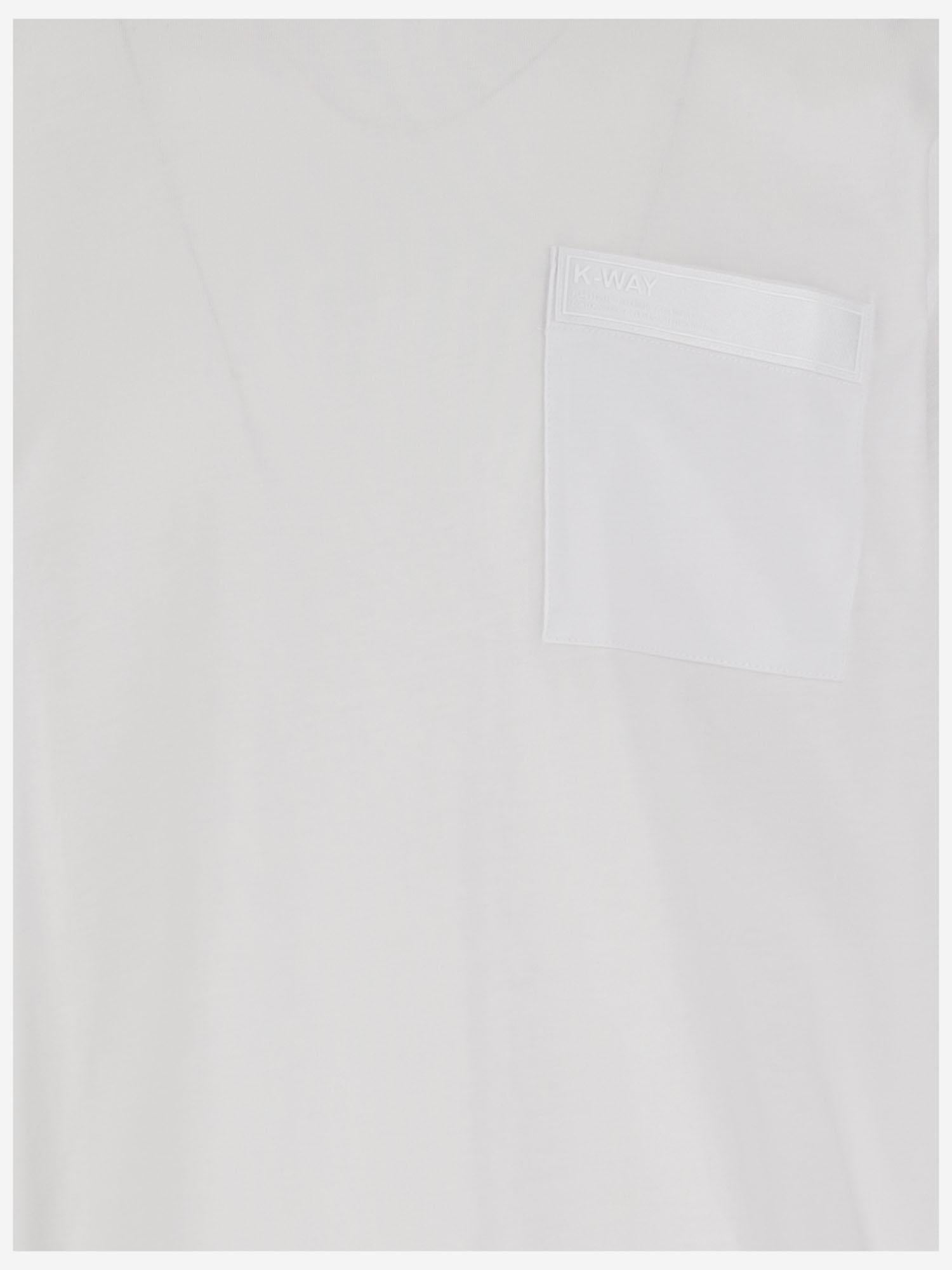 T-SHIRT IN COTONE CON tasca K2135HW 001 K-WAY 